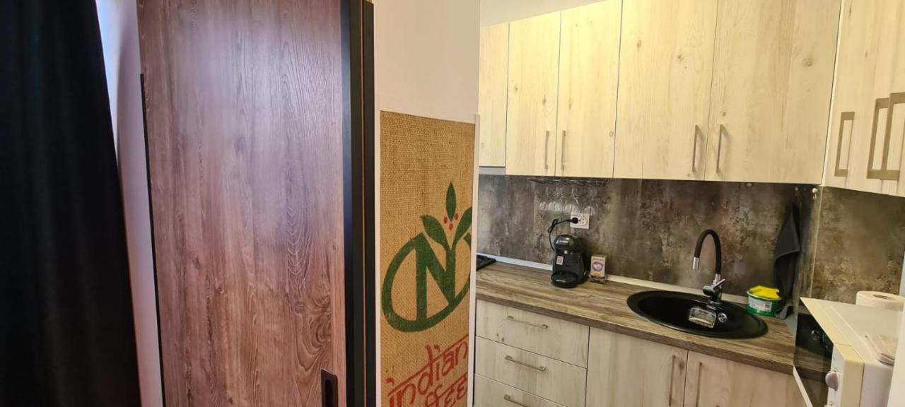 Tiki'S Bar Studio ブカレスト エクステリア 写真
